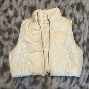 Cropped puffer vest, size L, New